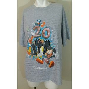 Walt Disney World 2010 DisneyLand graphic shirt